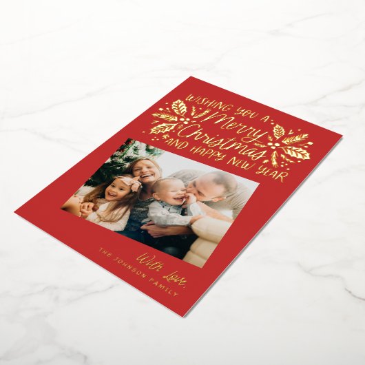 Red  Holly Tilted Snapshot met kerstmis Folie Feestdagenkaart (Gedraaid)