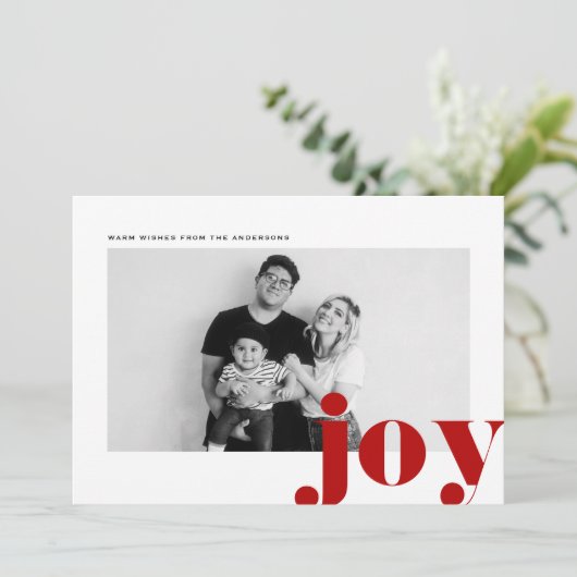 Red Joy Bold Typografie Moderne Foto Kerstmis Feestdagenkaart (Staand voorkant)