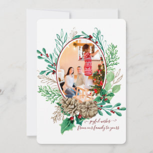 Red Kerstmis Holly Berry Pine Cone Wreatw Foto Feestdagenkaart