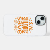 Red kinderen, red levens iPhone 15 case (Achterkant horizontaal)