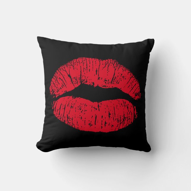 Red Kissons Lips op Black Kussen (Voorkant)