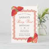 Red Lace Berry First Birthday Photo Invitation (Staand voorkant)