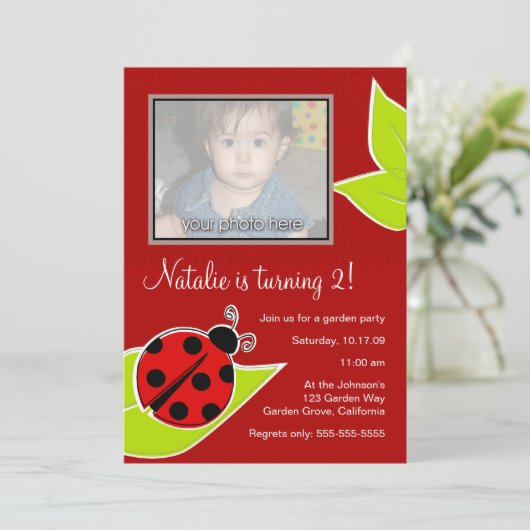 Red Ladybug Photo Invite Kaart (Staand voorkant)