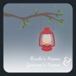 Red Lantern Evening Outdoor Wedding Sticker<br><div class="desc">Een buitenste trouwsticker met een wildernis / kampeerthema met een afbeelding van een rode olielantaarn die van een boomtak met groene bladeren hangt.  Pas de tekst aan met uw namen.</div>