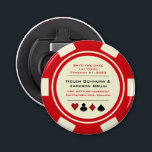 Red Las Vegas Casino Poker Chip Save the Date Button Flesopener<br><div class="desc">Duw uw uw gasten door hen deze rode en griezelige witte pokerchip te sturen sparen de openers van de datumknoop flessen. Ze wachten vol ongeduld op de officiële uitnodiging voor deze leuke bruiloft.</div>