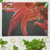Red Lily Textured Theedoek (Gevouwen)