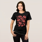 Red Lip Print Flirtatious Fun Tri-Blend Shirt (Voorkant volledig)