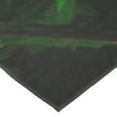 Red Lipped American Indian Totem bij wilde bloemen Tafelkleed (Gekanteld)