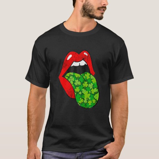 Red Lips Shamrock Tongue St Patrick's Day Green Sa T-shirt (Voorkant)