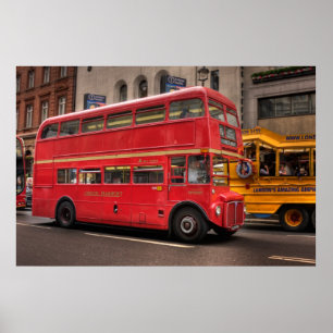 Red London-bus op Whitehall, Londen Engeland Poster
