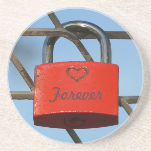 Red Love Lock met Heart op Fence, "Forever" Zandsteen Onderzetter (Voorkant)