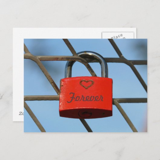 Red Love Lock Padlockwith Heart on Fence Briefkaart (Voorkant / Achterkant)