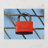 Red Love Lock Padlockwith Heart on Fence Briefkaart (Voorkant)