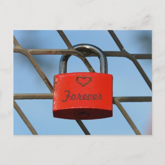 Red Love Lock Padlockwith Heart on Fence Briefkaart (Voorkant)