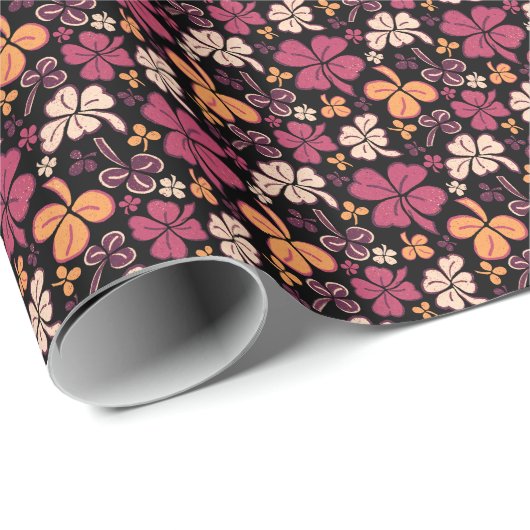 Red Lucky Shamrocks Clover St. Patrick's Day Cadeaupapier (Rol Hoek)