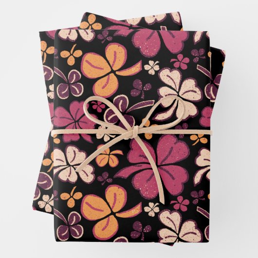 Red Lucky Shamrocks Clover St. Patrick's Day Inpakpapier Vel (In situ)