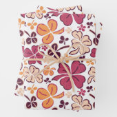 Red Lucky Shamrocks Clover St. Patrick's Day Inpakpapier Vel (In situ)