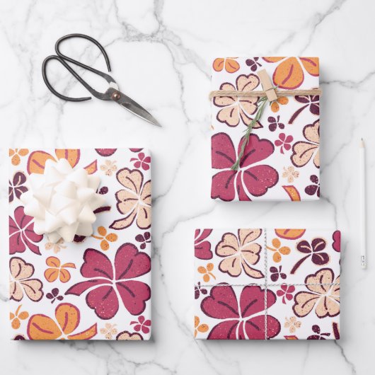 Red Lucky Shamrocks Clover St. Patrick's Day Inpakpapier Vel (Voorkant)