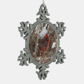 Red Male Cardinaal bij Snowy Branches Tin Sneeuwvlok Ornament (Links)