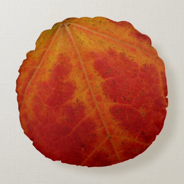 Red Maple Leaf Abstracte Autumn Natuur Fotografie Rond Kussen (Voorkant)