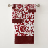 Red Maroon en White Damask Pattern Bad Handdoek (Insitu)