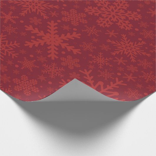 Red Maroon Snowflake Holiday Wrapping Paper Cadeaupapier (Hoek)