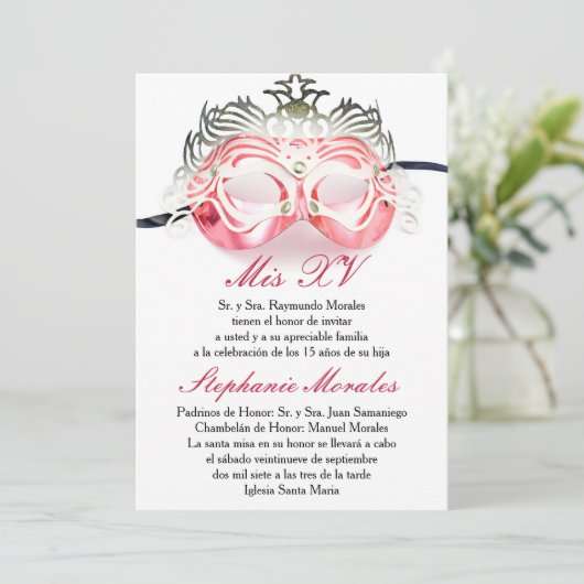 Red Masquerade Quinceanera Birthday Uitnodiging (Staand voorkant)