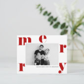 Red MERRY Bold Typografie Moderne Foto Kerstmis Feestdagenkaart (Staand voorkant)