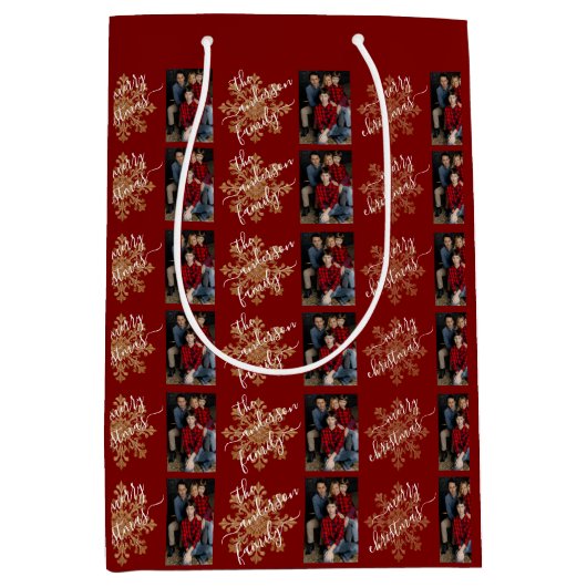 Red Merry Christmas Calligraphy Family 2 Photo Medium Cadeauzakje (Voorkant)