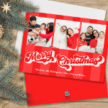 Red Merry Christmas Retro Fotocollage Feestdagenkaart<br><div class="desc">Vier het seizoen met onze Merry Christmas Photo Collage-vakantiecaarten! Met rode retro-typografie en een eigentijds, schattig en grillig ontwerp, bieden deze kaarten een perfecte mix van eenvoudige minimalistische stijl en minimalistische charme. Laat uw favoriete herinneringen zien met de lay-out van meerdere afbeeldingen voor het hele gezin, en voeg een leuke,...</div>