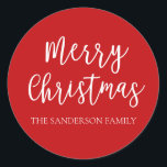 Red Merry Christmas Vakantie Familienaam Ronde Sticker<br><div class="desc">Deze minimalistische gepersonaliseerde Kerst stickers hebben een stijlvolle scripttekst met een rood-wit thema. Aangepaste Kerst stickers zijn ideaal voor het inpakken of verzegelen van uw kerstkaarten.</div>