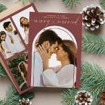 Red Merry en Married Heart Script Kerstmis Foto Folie Feestdagenkaart<br><div class="desc">Merry and Married Heart Script Christmas Photo Folie Holiday Kaart in feestelijke rode kleur.</div>