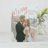 Red Merry Hand Lettering Wedding Photo Feestdagenkaart (Staand voorkant)
