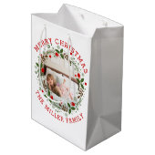 Red Merry Kerstmis, florale feestfoto Medium Cadeauzakje (Achterkant Gekanteld)