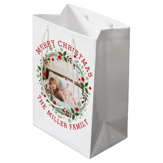 Red Merry Kerstmis, florale feestfoto Medium Cadeauzakje (Achterkant Gekanteld)