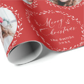 Red Modern Script Merry Christmas Family 6 photo Cadeaupapier (Rol Hoek)