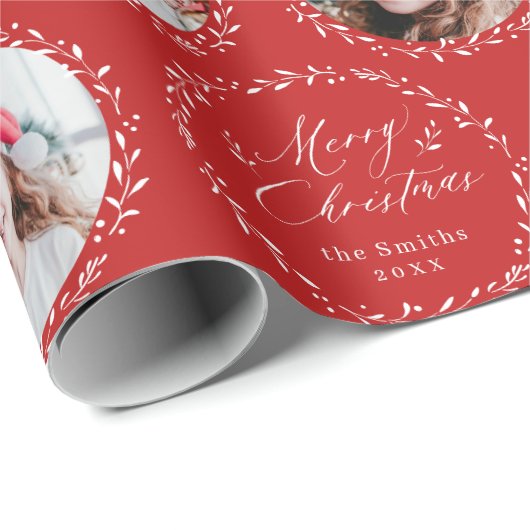 Red Modern Script Merry Christmas Family 6 photo Cadeaupapier (Rol Hoek)