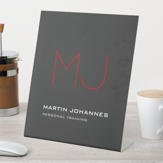 Red Monogram Grijs Personal Trainer Business Reclamebord Met Voetstuk (Insitu)