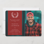 Red Monogram Laurel Wreath Afstuderen Foto Aankondiging (Voorkant)