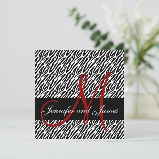 Red Monogram Zebra Print Wedding Uitnodiging (Staand voorkant)