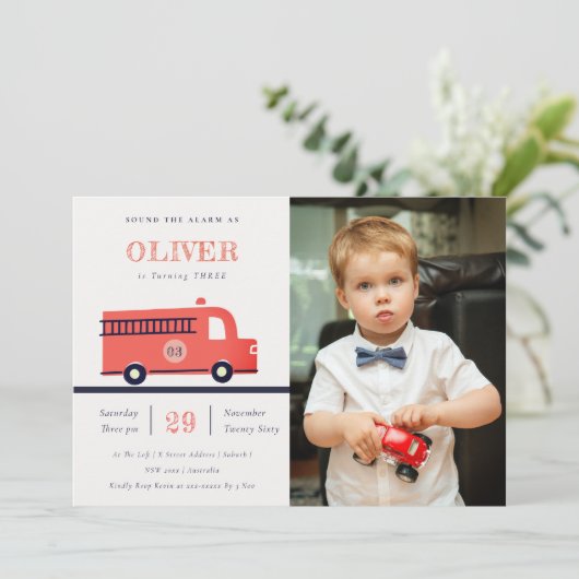 Red Navy Fire Truck Engine Photo Birthday Invite Bedankkaart (Staand voorkant)