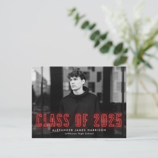 Red Neon Class of 2023 Photo Graduation Party Uitnodiging Briefkaart (Staand voorkant)