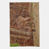 Red Oak Camouflage Stag Buck Deer Feeding Theedoek (Verticaal)