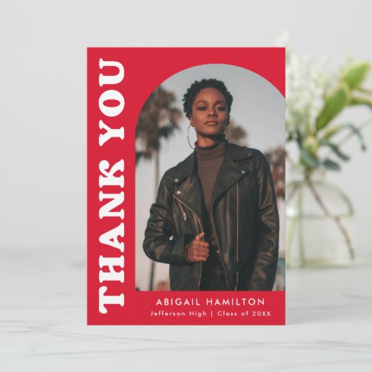 Red Offset Arch Photo Afstuderen Bedankkaart (Staand voorkant)