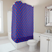 Red On Blue Polka Dots Pattern Design Douchegordijn (In situ)
