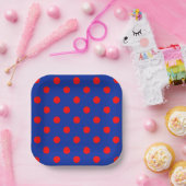Red On Blue Polka Dots Pattern Design  Papieren Bordje (Feest)