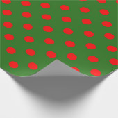 Red On Green Polka Dots Pattern Design  Cadeaupapier (Hoek)