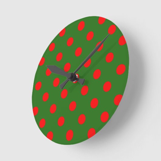 Red On Green Polka Dots Pattern Design  Ronde Klok (Hoek)