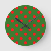 Red On Green Polka Dots Pattern Design  Ronde Klok (Voorkant)