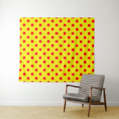 Red On Yellow Polka Dots Pattern Design Wandkleed (In Situ (horizontaal))